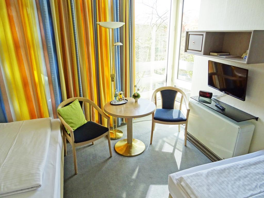 Hotel St.-Michaels-Heim Berlin Bagian luar foto